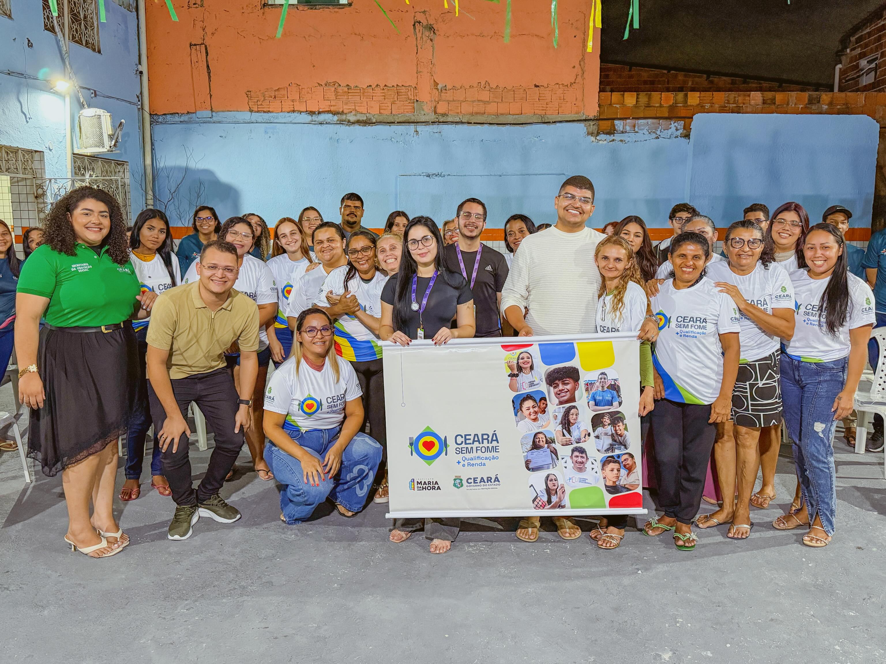 Turma reunida no curso de Design de Sobrancelhas
